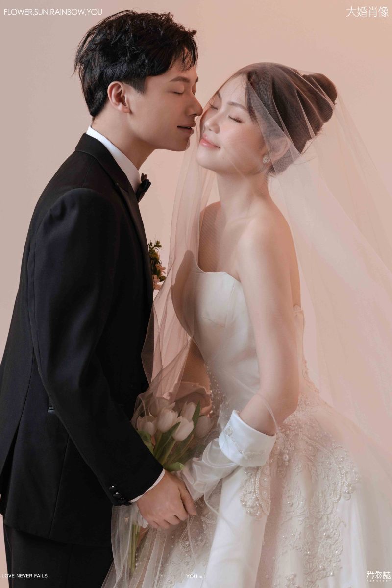 新鲜出炉:)杨帅先生王亚妮女士极简棚拍婚纱照、极简棚拍、韩松、行走的放大镜，现场细节，姿态指导的掌控者、婚纱照