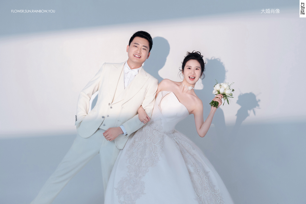 炒鸡甜~刘海波先生杨倩女士极简棚拍婚纱照、极简棚拍、徐才皓、好像在听单口相声，开心到直不起腰，幸福感MAX、婚纱照