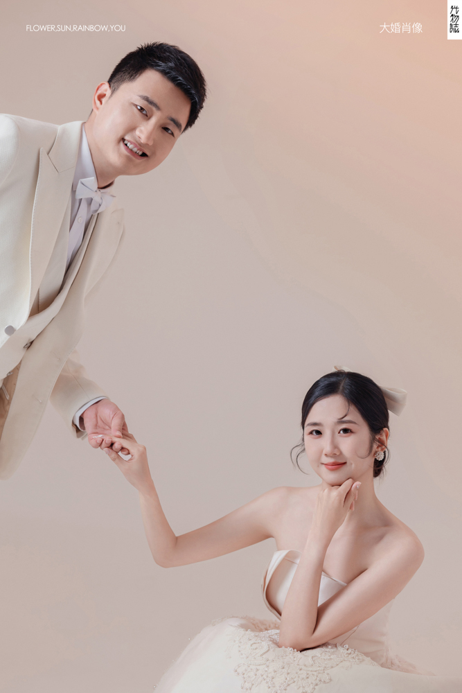 炒鸡甜~刘海波先生杨倩女士极简棚拍婚纱照、极简棚拍、徐才皓、好像在听单口相声，开心到直不起腰，幸福感MAX、婚纱照