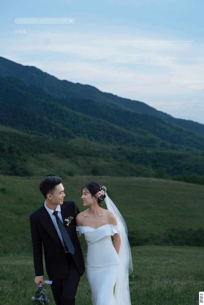 极致情绪！岳岩先生惠睿女士氛围森系婚纱照、氛围森系  氛围森系、白玛、怀疑是不是修导演系，拍照像电影一样的构图和质感、婚纱照