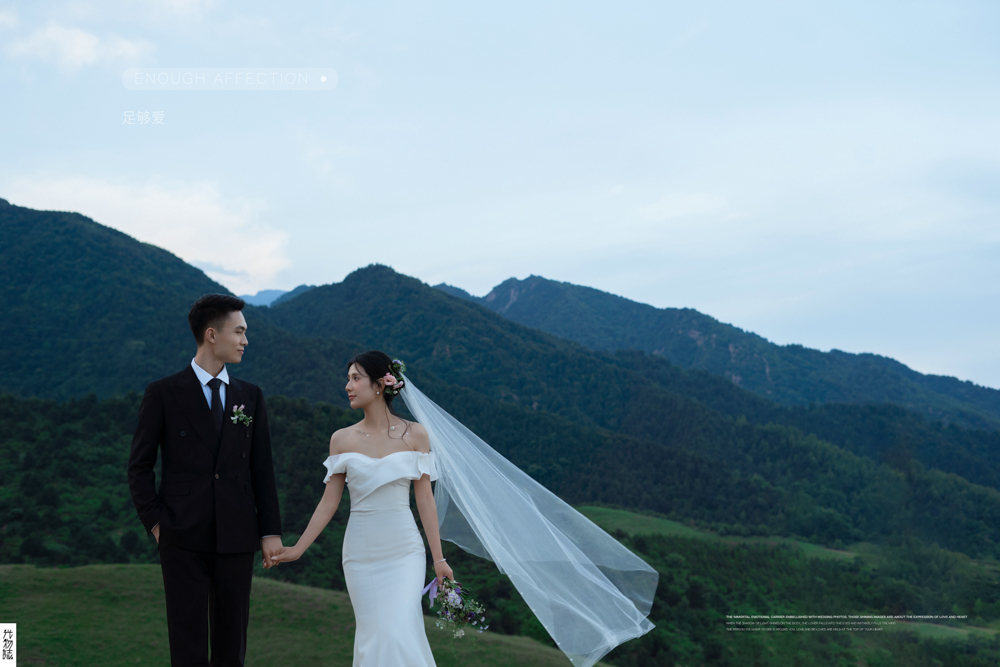 极致情绪！岳岩先生惠睿女士氛围森系婚纱照、氛围森系  氛围森系、白玛、怀疑是不是修导演系，拍照像电影一样的构图和质感、婚纱照