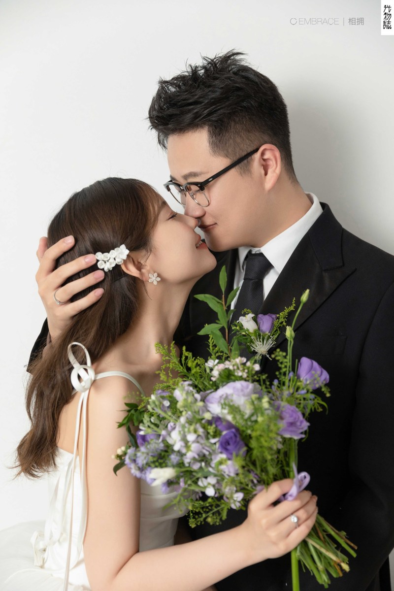 王轩力先生李佳心女士极简棚拍婚纱照、极简棚拍、木子、唠嗑型选手，构图多变、情绪拿捏，特写YYDS、婚纱照