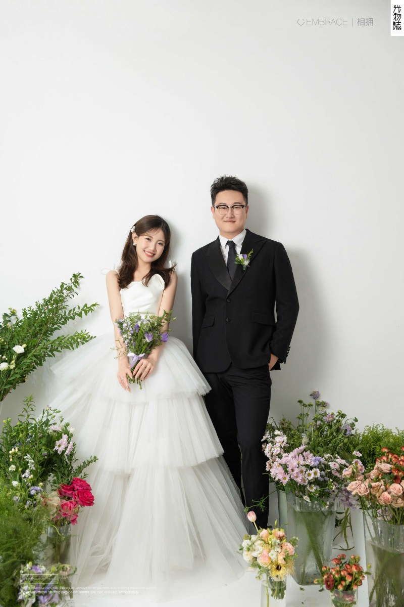 王轩力先生李佳心女士极简棚拍婚纱照、极简棚拍、木子、唠嗑型选手，构图多变、情绪拿捏，特写YYDS、婚纱照