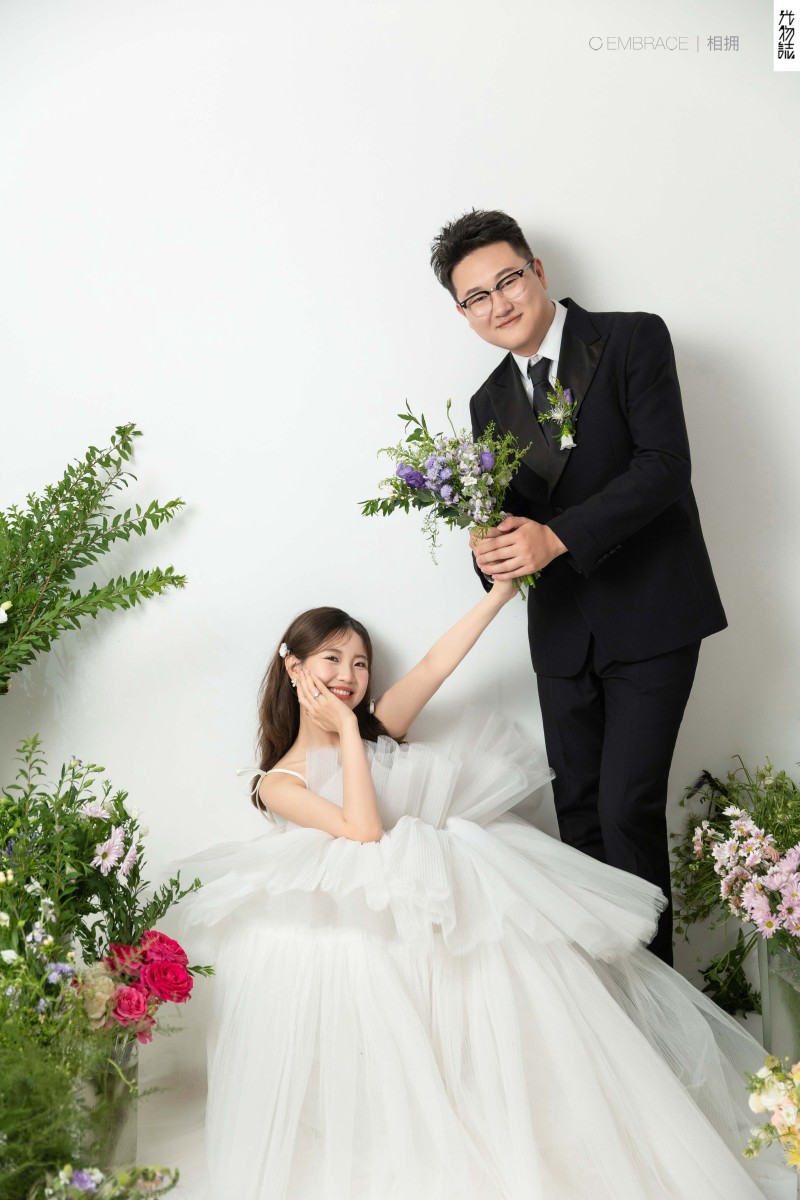 王轩力先生李佳心女士极简棚拍婚纱照、极简棚拍、木子、唠嗑型选手，构图多变、情绪拿捏，特写YYDS、婚纱照