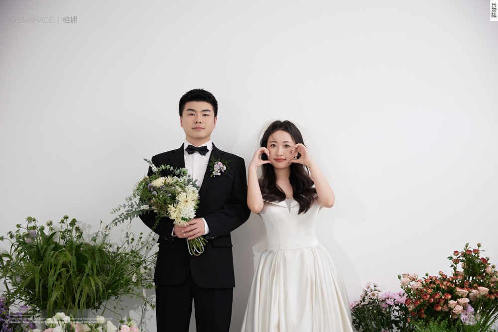 美到心里~李先生田女士极简棚拍婚纱照、极简棚拍、刘康、六边形战士，不止是沟通，拍摄想法，创造思维样样拿捏。、婚纱照