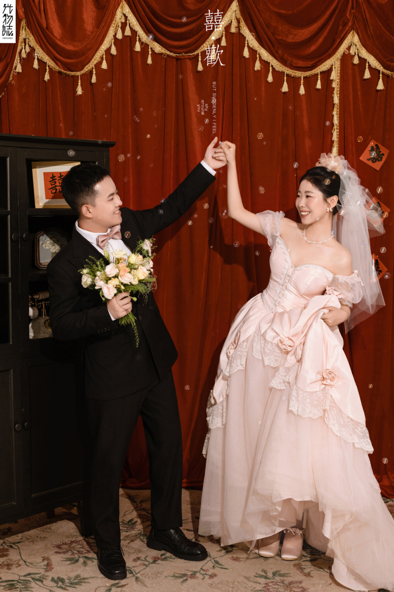 可甜可爱da李先生王女士怀旧复古婚纱照、怀旧复古、艾辰、偷偷练过读心术，精准预判每一个想法，细腻到心里、婚纱照