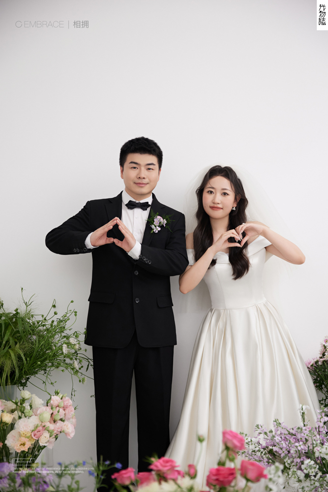 美到心里~李先生田女士极简棚拍婚纱照、极简棚拍、刘康、六边形战士，不止是沟通，拍摄想法，创造思维样样拿捏。、婚纱照