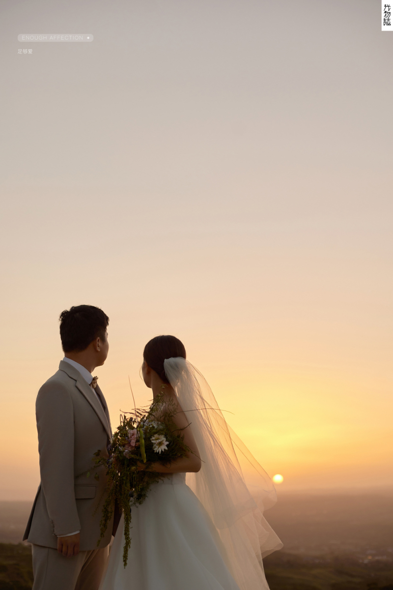 幸福感爆棚赵先生李女士氛围森系婚纱照、氛围森系、艾辰、偷偷练过读心术，精准预判每一个想法，细腻到心里、婚纱照