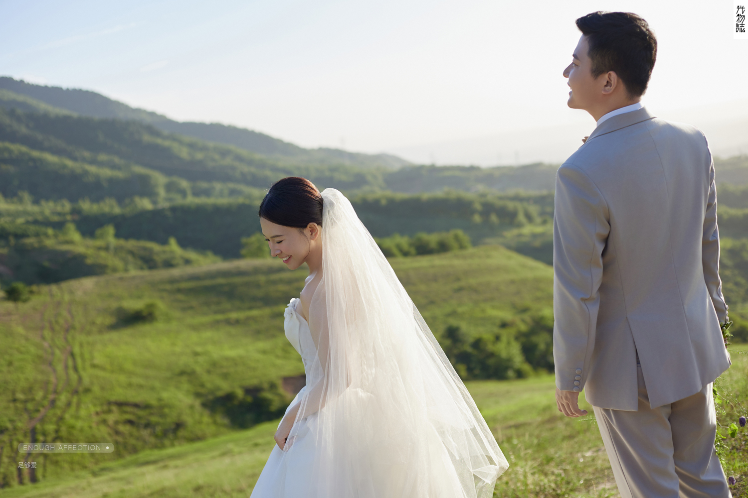 幸福感爆棚赵先生李女士氛围森系婚纱照、氛围森系、艾辰、偷偷练过读心术，精准预判每一个想法，细腻到心里、婚纱照