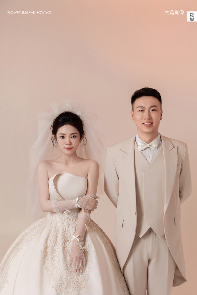 美到心里~陈先生刘女士极简棚拍婚纱照、极简棚拍、刘康、六边形战士，不止是沟通，拍摄想法，创造思维样样拿捏。、婚纱照