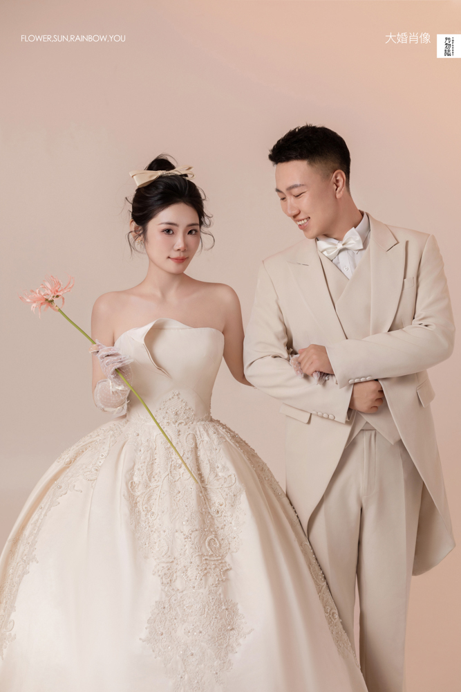 美到心里~陈先生刘女士极简棚拍婚纱照、极简棚拍、刘康、六边形战士，不止是沟通，拍摄想法，创造思维样样拿捏。、婚纱照