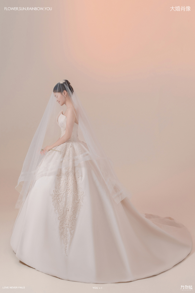 爱了~爱了~杜先生闫女士极简棚拍婚纱照、极简棚拍、刘康、六边形战士，不止是沟通，拍摄想法，创造思维样样拿捏。、婚纱照
