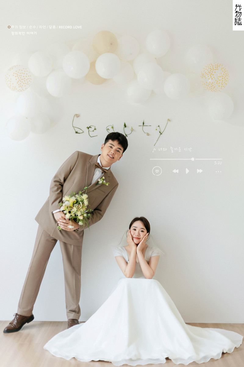 超级甜腻！王凯先生许晨女士极简棚拍婚纱照、极简棚拍、木子、唠嗑型选手，构图多变、情绪拿捏，特写YYDS、婚纱照