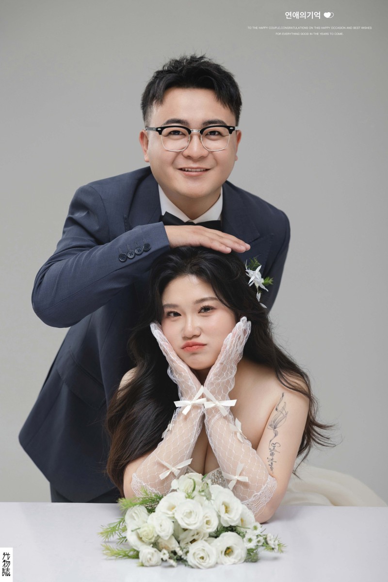 极致情绪！宋盼婷女士极简棚拍婚纱照、极简棚拍、木子、唠嗑型选手，构图多变、情绪拿捏，特写YYDS、婚纱照