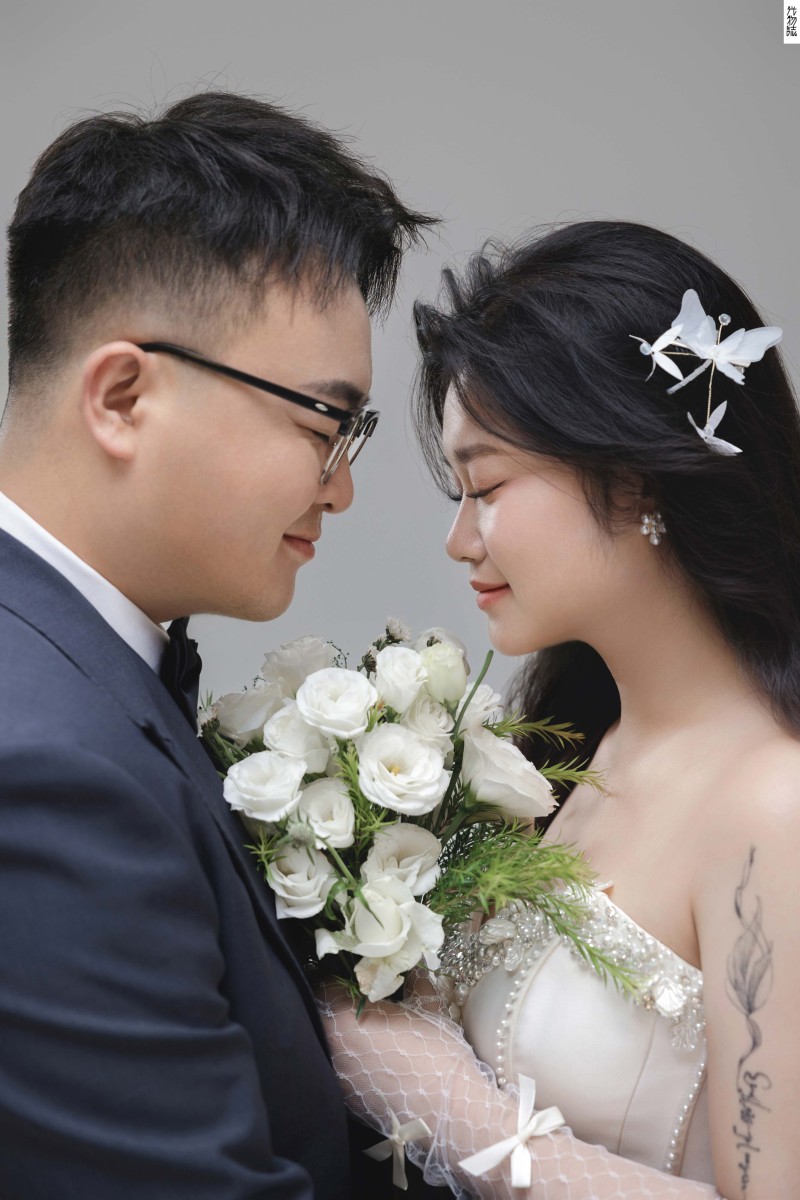 极致情绪！宋盼婷女士极简棚拍婚纱照、极简棚拍、木子、唠嗑型选手，构图多变、情绪拿捏，特写YYDS、婚纱照