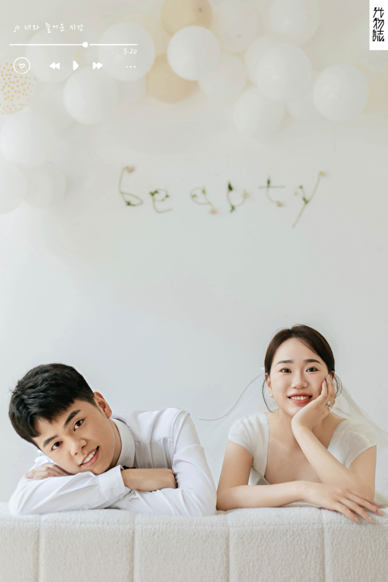 超级甜腻！王凯先生许晨女士极简棚拍婚纱照、极简棚拍、木子、唠嗑型选手，构图多变、情绪拿捏，特写YYDS、婚纱照
