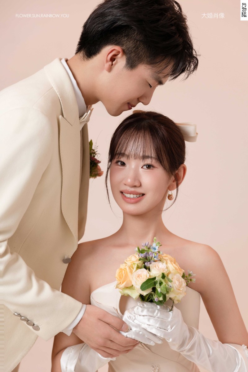 撒狗粮啦~张鲁晋先生许朦元女士极简棚拍婚纱照、极简棚拍、木子、唠嗑型选手，构图多变、情绪拿捏，特写YYDS、婚纱照