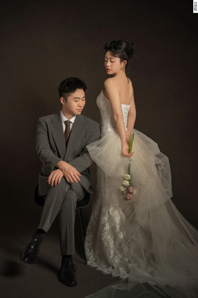 太太太太可了~~！刘先生胡女士极简棚拍婚纱照、极简棚拍、刘康、六边形战士，不止是沟通，拍摄想法，创造思维样样拿捏。、婚纱照