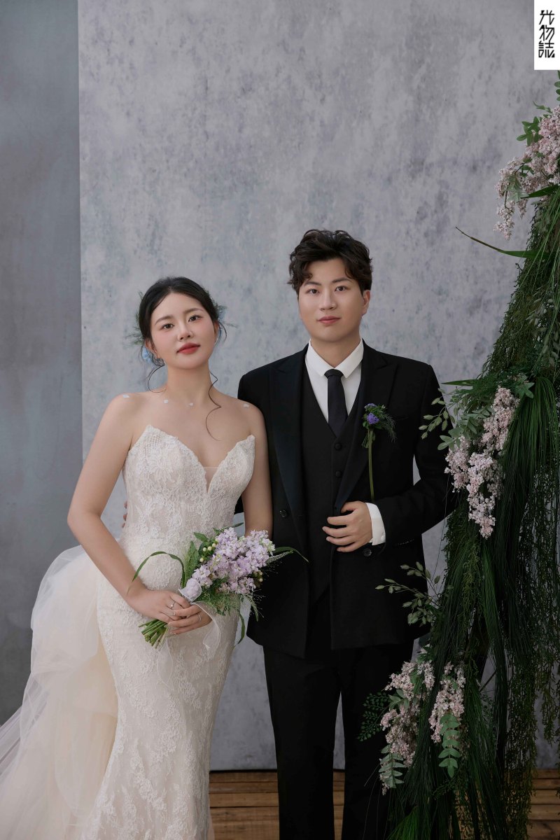 美到想哭1551孔令伟先生宋玥億女士极简棚拍婚纱照、极简棚拍、正林、眼睛就是测光仪，任何场地都能发挥成MVP、婚纱照