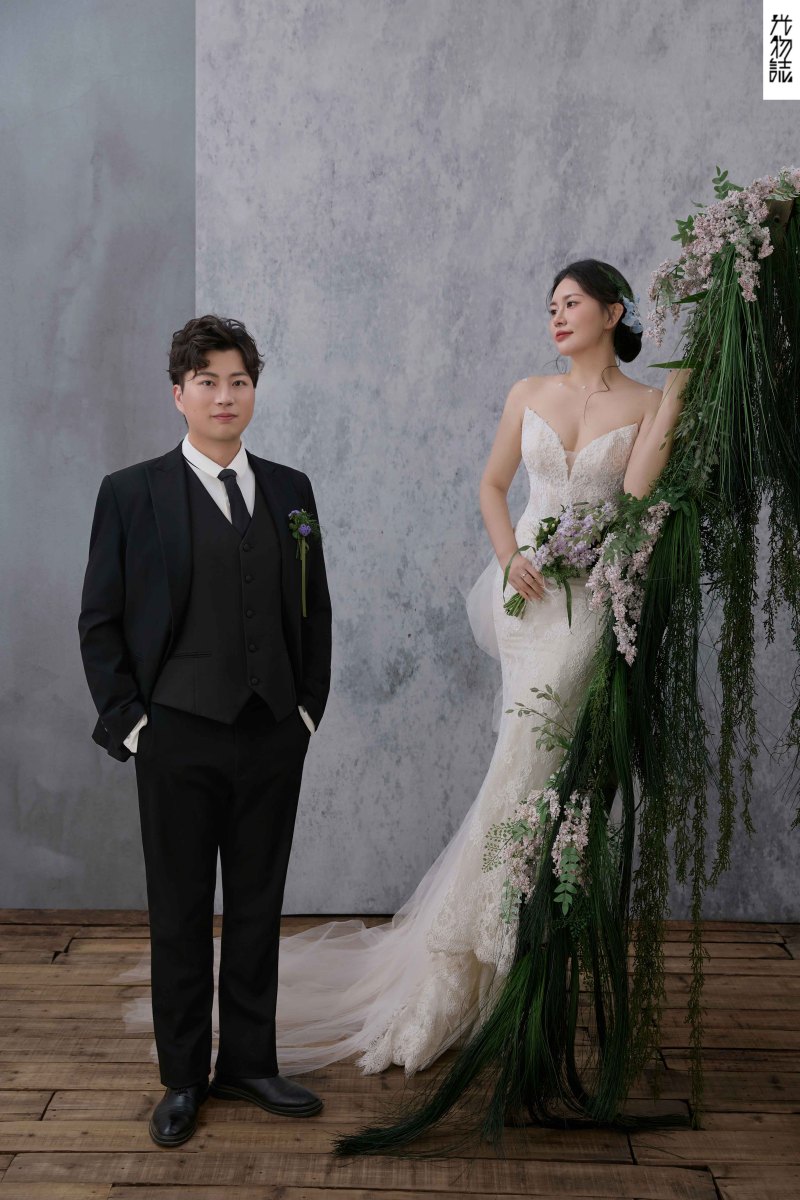 美到想哭1551孔令伟先生宋玥億女士极简棚拍婚纱照、极简棚拍、正林、眼睛就是测光仪，任何场地都能发挥成MVP、婚纱照