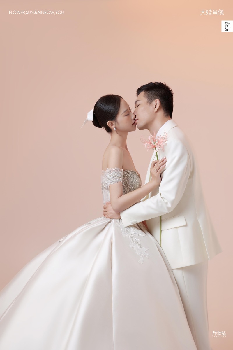 美到想哭1551贾西贝先生石瑞瑞女士极简棚拍婚纱照、极简棚拍、徐才皓、好像在听单口相声，开心到直不起腰，幸福感MAX、婚纱照