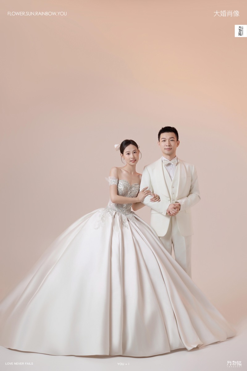美到想哭1551贾西贝先生石瑞瑞女士极简棚拍婚纱照、极简棚拍、徐才皓、好像在听单口相声，开心到直不起腰，幸福感MAX、婚纱照