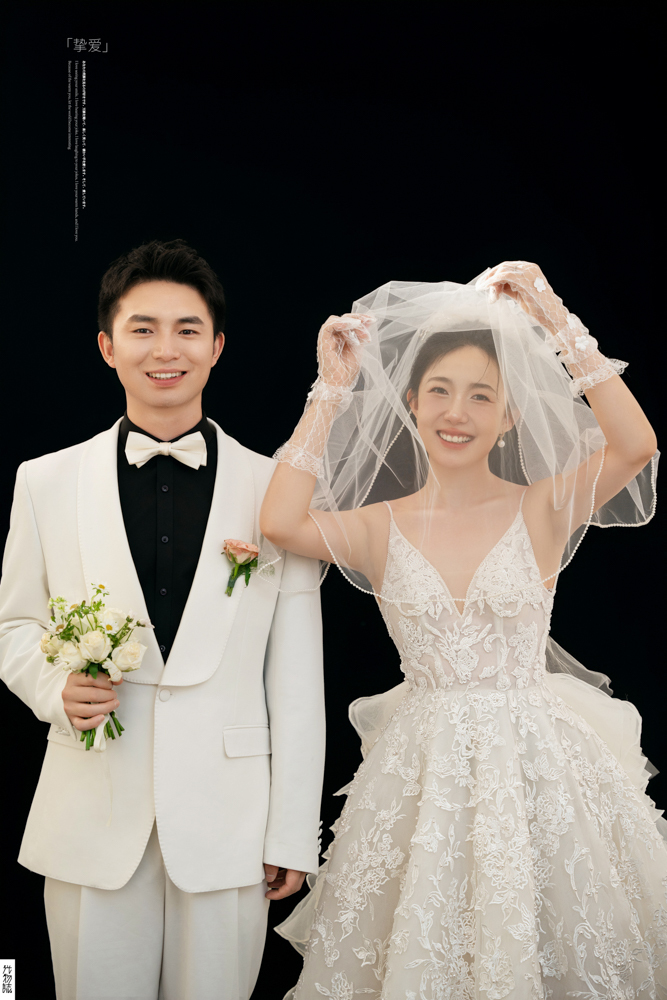 超级甜腻！何先生裴女士极简棚拍婚纱照、极简棚拍、刘康、六边形战士，不止是沟通，拍摄想法，创造思维样样拿捏。、婚纱照