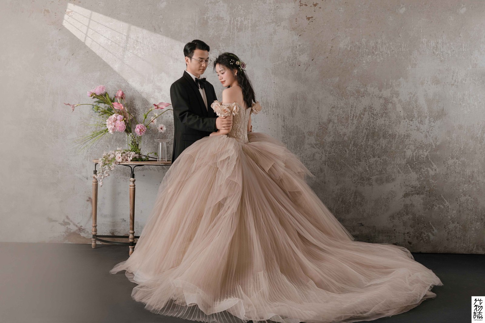 美到心里~李伟先生张馨尹女士极简棚拍婚纱照、极简棚拍  极简棚拍、正林、眼睛就是测光仪，任何场地都能发挥成MVP、婚纱照