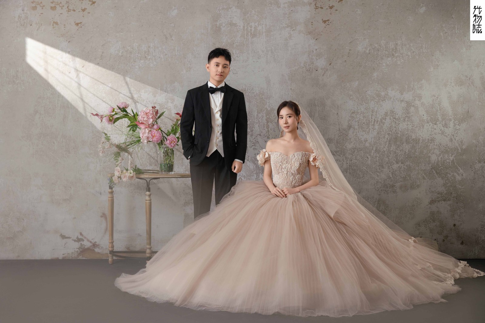 简单爱爱爱❤️高飞先生杨舒瑾女士极简棚拍婚纱照、怀旧复古、徐才皓、好像在听单口相声，开心到直不起腰，幸福感MAX、婚纱照