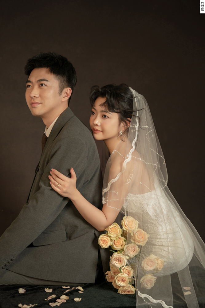 太太太太可了~~！刘先生胡女士极简棚拍婚纱照、极简棚拍、刘康、六边形战士，不止是沟通，拍摄想法，创造思维样样拿捏。、婚纱照
