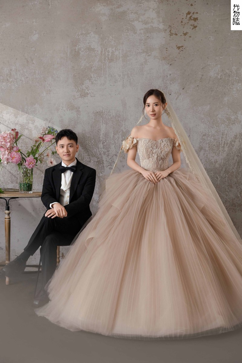 简单爱爱爱❤️高飞先生杨舒瑾女士极简棚拍婚纱照、怀旧复古、徐才皓、好像在听单口相声，开心到直不起腰，幸福感MAX、婚纱照