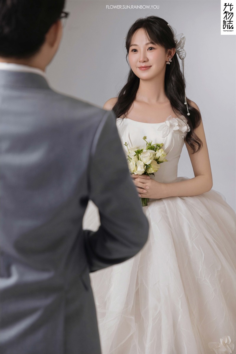 幸福感爆棚温昕先生王露女士极简棚拍婚纱照、极简棚拍、木子、唠嗑型选手，构图多变、情绪拿捏，特写YYDS、婚纱照