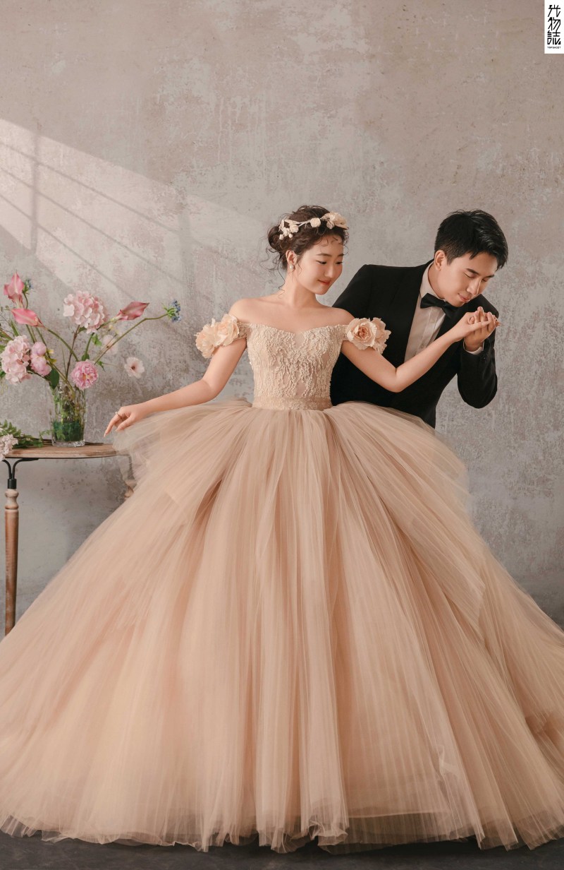 简单爱爱爱❤️刘昌海先生孔晓钰女士怀旧复古婚纱照、怀旧复古、木子、唠嗑型选手，构图多变、情绪拿捏，特写YYDS、婚纱照