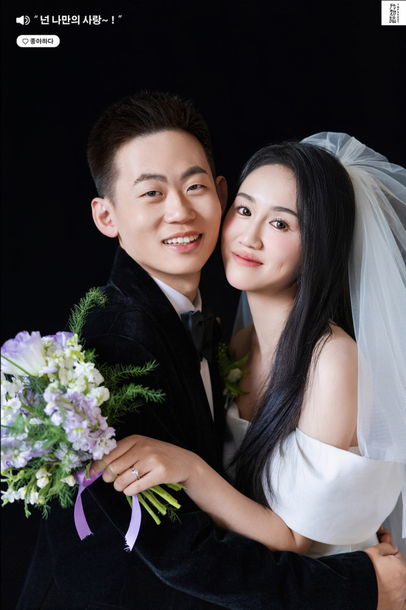 恋爱日记*刘先生刘女士极简棚拍婚纱照、极简棚拍、白玛、怀疑是不是修导演系，拍照像电影一样的构图和质感、婚纱照
