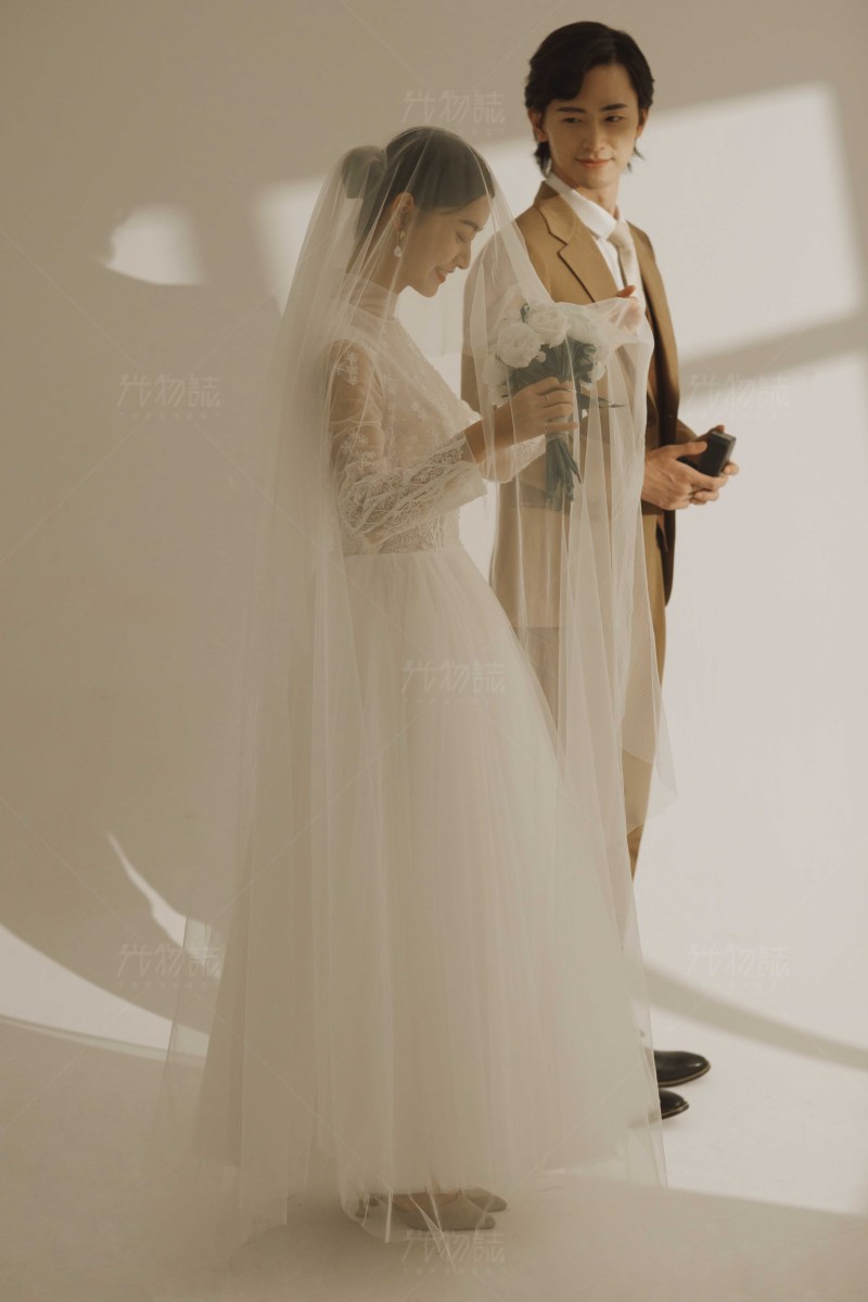 美到想哭1551李先生张女士极简棚拍婚纱照、极简棚拍、正林、眼睛就是测光仪，任何场地都能发挥成MVP、婚纱照