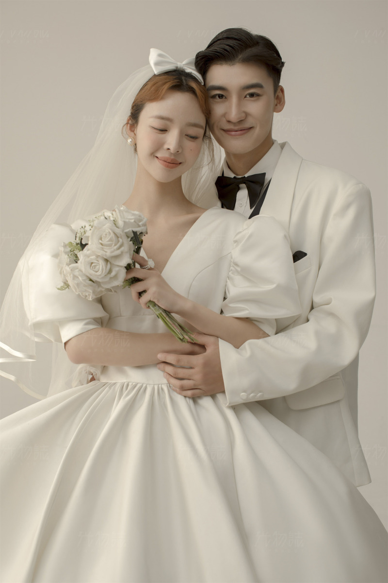 撒狗粮啦~徐先生李女士极简棚拍婚纱照、极简棚拍、正林、眼睛就是测光仪，任何场地都能发挥成MVP、婚纱照