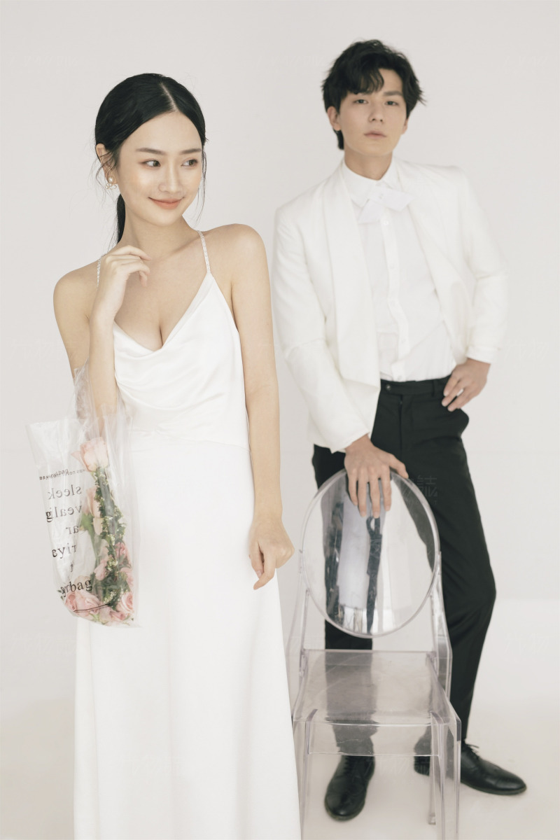 太太太太可了~~！赵先生张女士极简棚拍婚纱照、极简棚拍、正林、眼睛就是测光仪，任何场地都能发挥成MVP、婚纱照