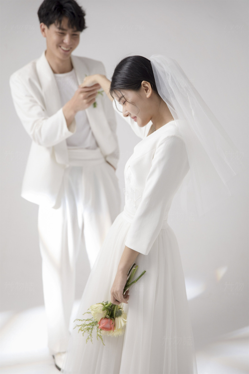 炒鸡甜~孙先生文女士极简棚拍婚纱照、极简棚拍、正林、眼睛就是测光仪，任何场地都能发挥成MVP、婚纱照