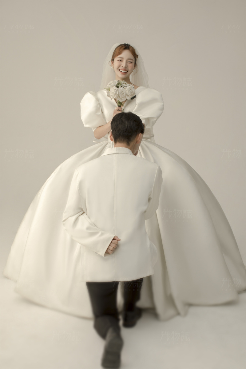 撒狗粮啦~徐先生李女士极简棚拍婚纱照、极简棚拍、正林、眼睛就是测光仪，任何场地都能发挥成MVP、婚纱照