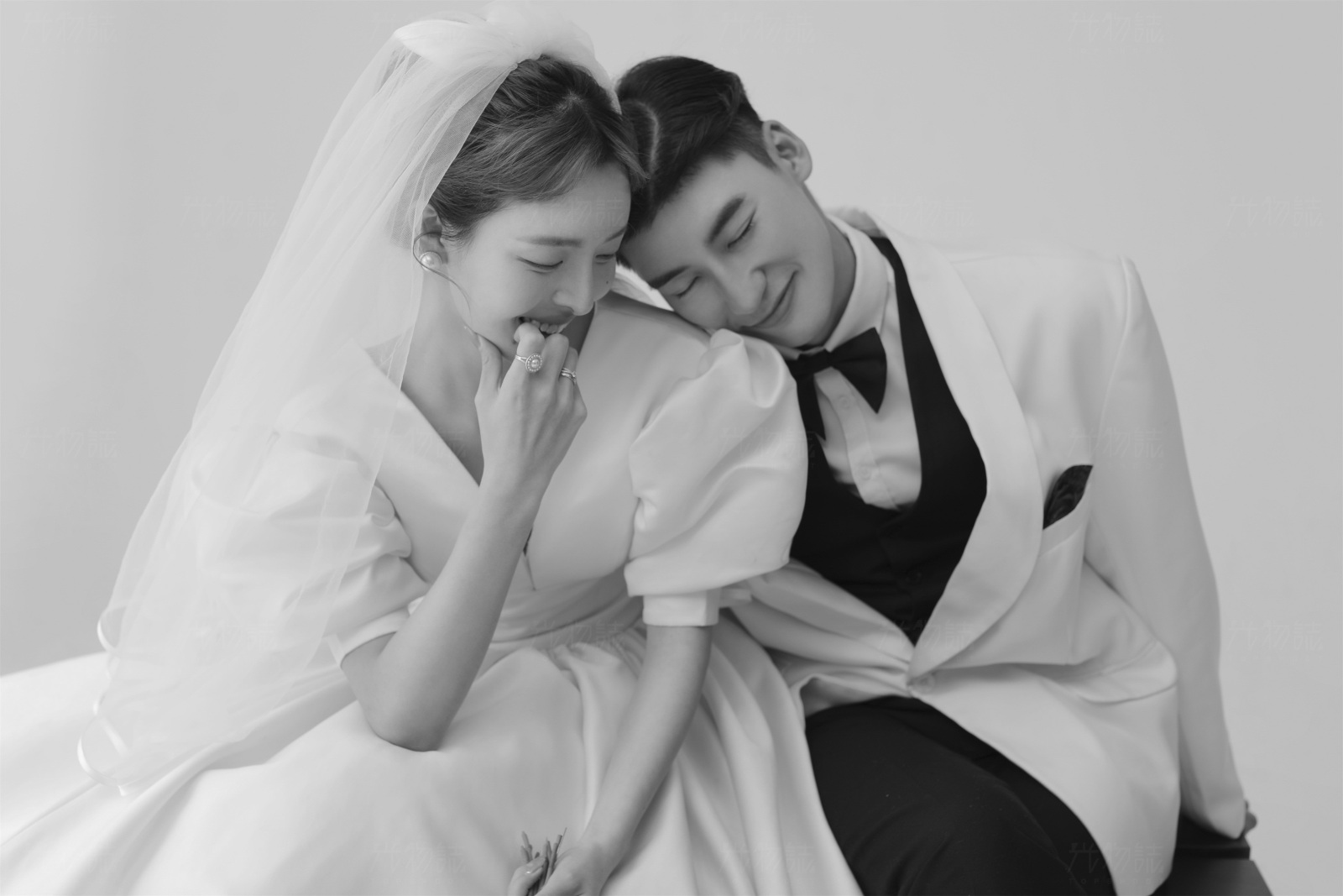 撒狗粮啦~徐先生李女士极简棚拍婚纱照、极简棚拍、正林、眼睛就是测光仪，任何场地都能发挥成MVP、婚纱照