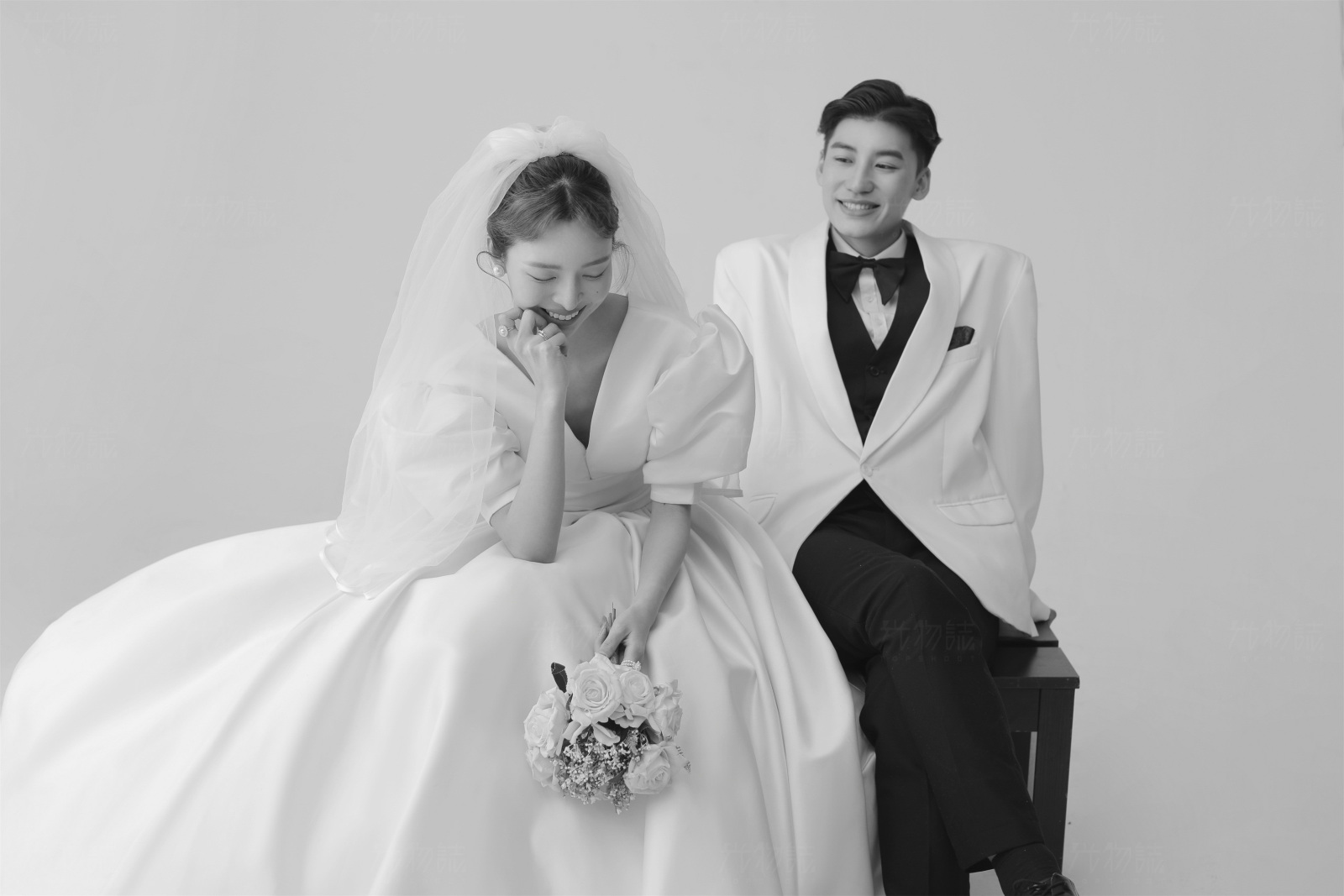 撒狗粮啦~徐先生李女士极简棚拍婚纱照、极简棚拍、正林、眼睛就是测光仪，任何场地都能发挥成MVP、婚纱照