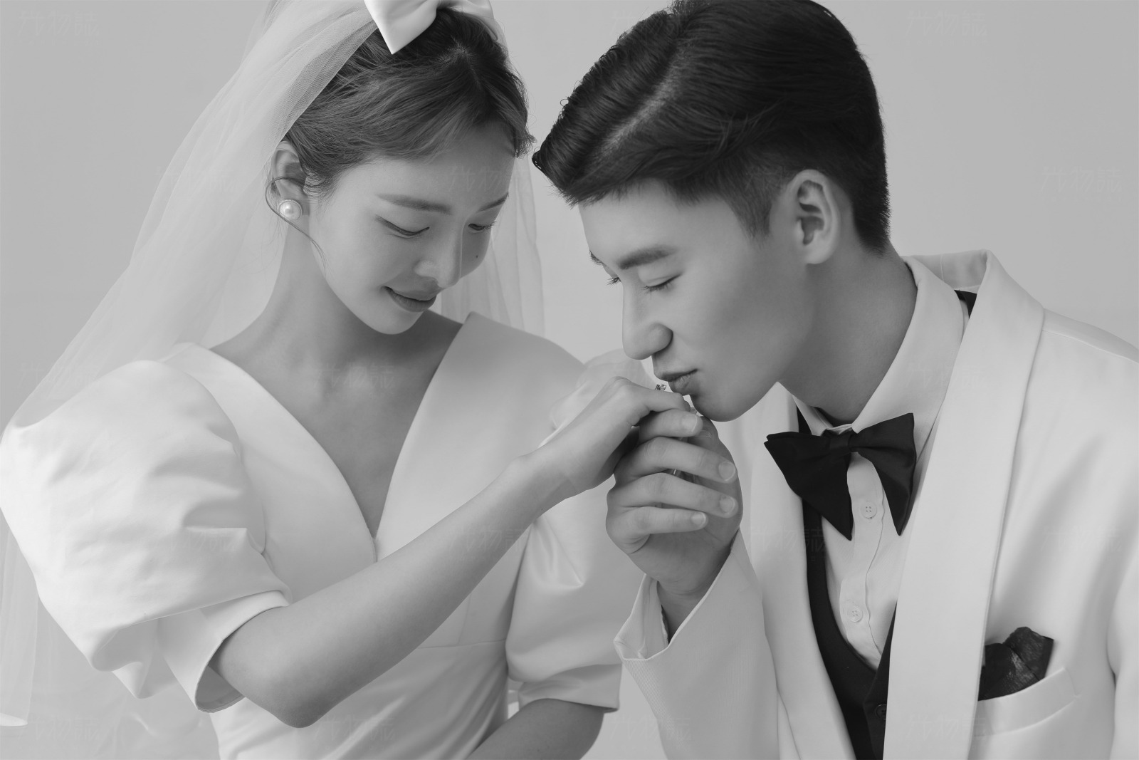 撒狗粮啦~徐先生李女士极简棚拍婚纱照、极简棚拍、正林、眼睛就是测光仪，任何场地都能发挥成MVP、婚纱照