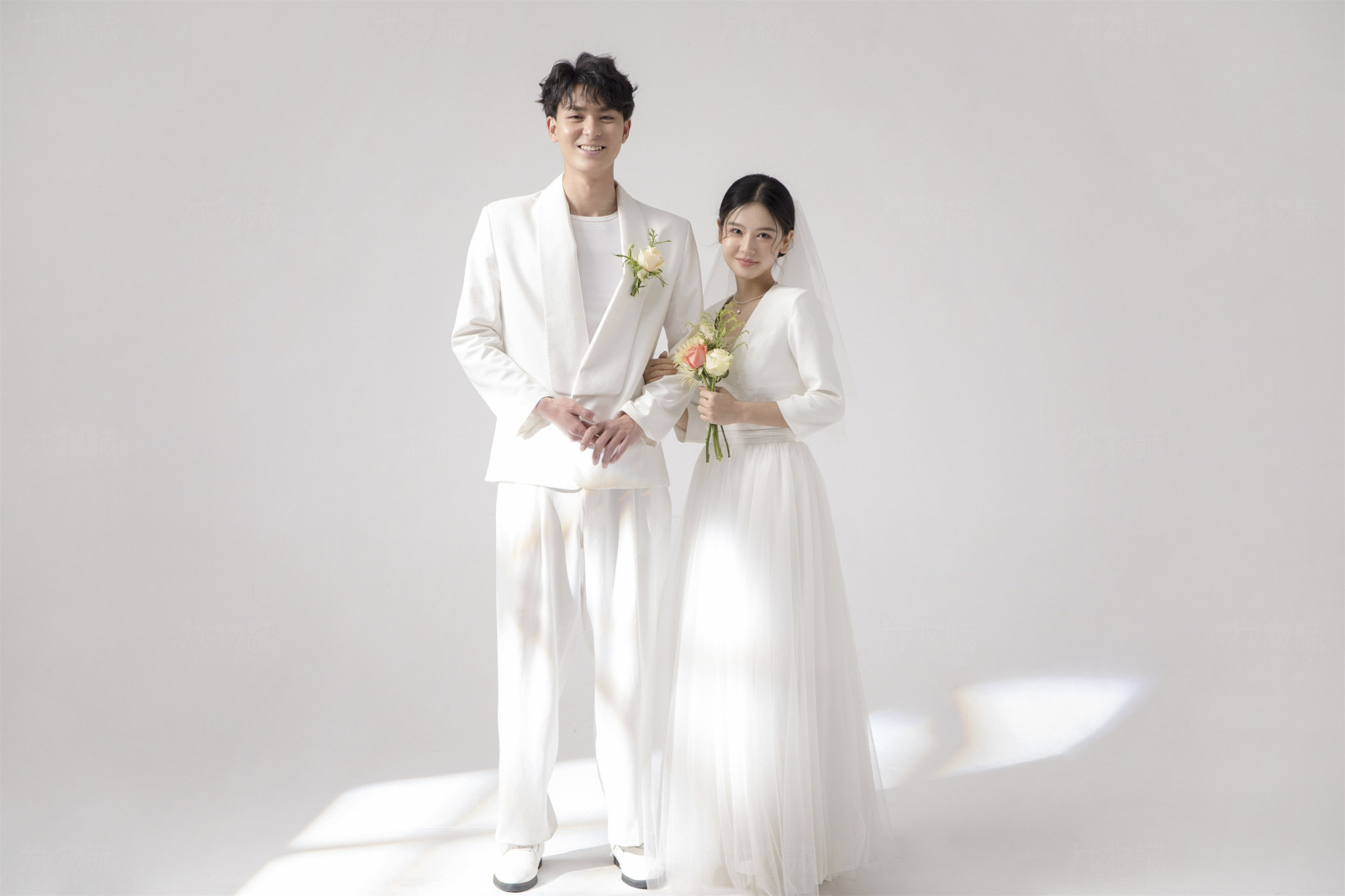 炒鸡甜~孙先生文女士极简棚拍婚纱照、极简棚拍、正林、眼睛就是测光仪，任何场地都能发挥成MVP、婚纱照
