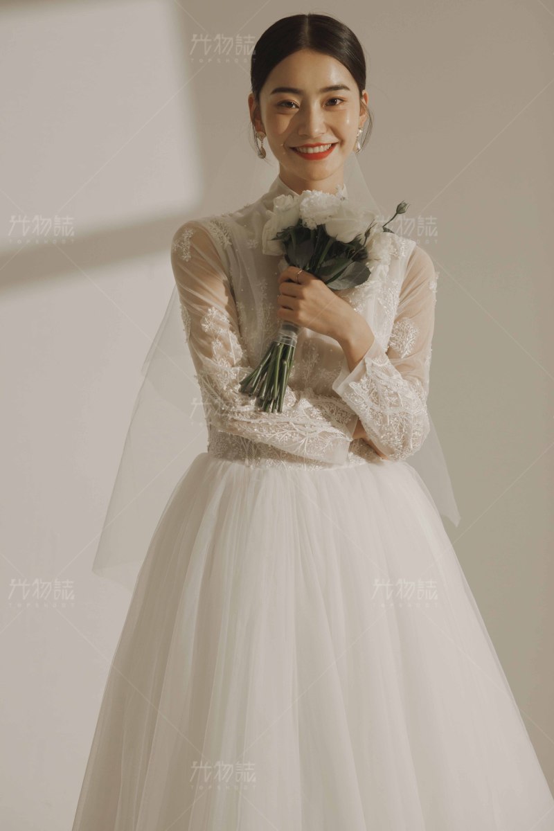 美到想哭1551李先生张女士极简棚拍婚纱照、极简棚拍、正林、眼睛就是测光仪，任何场地都能发挥成MVP、婚纱照