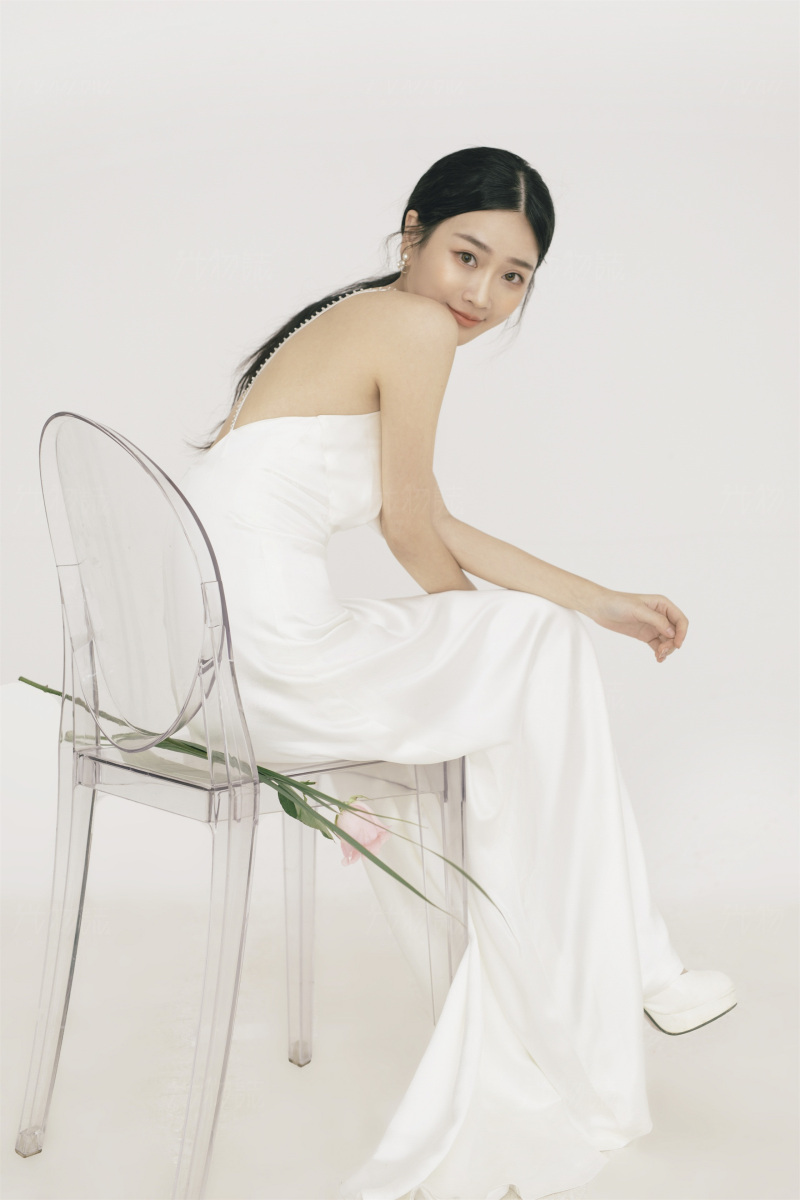 太太太太可了~~！赵先生张女士极简棚拍婚纱照、极简棚拍、正林、眼睛就是测光仪，任何场地都能发挥成MVP、婚纱照