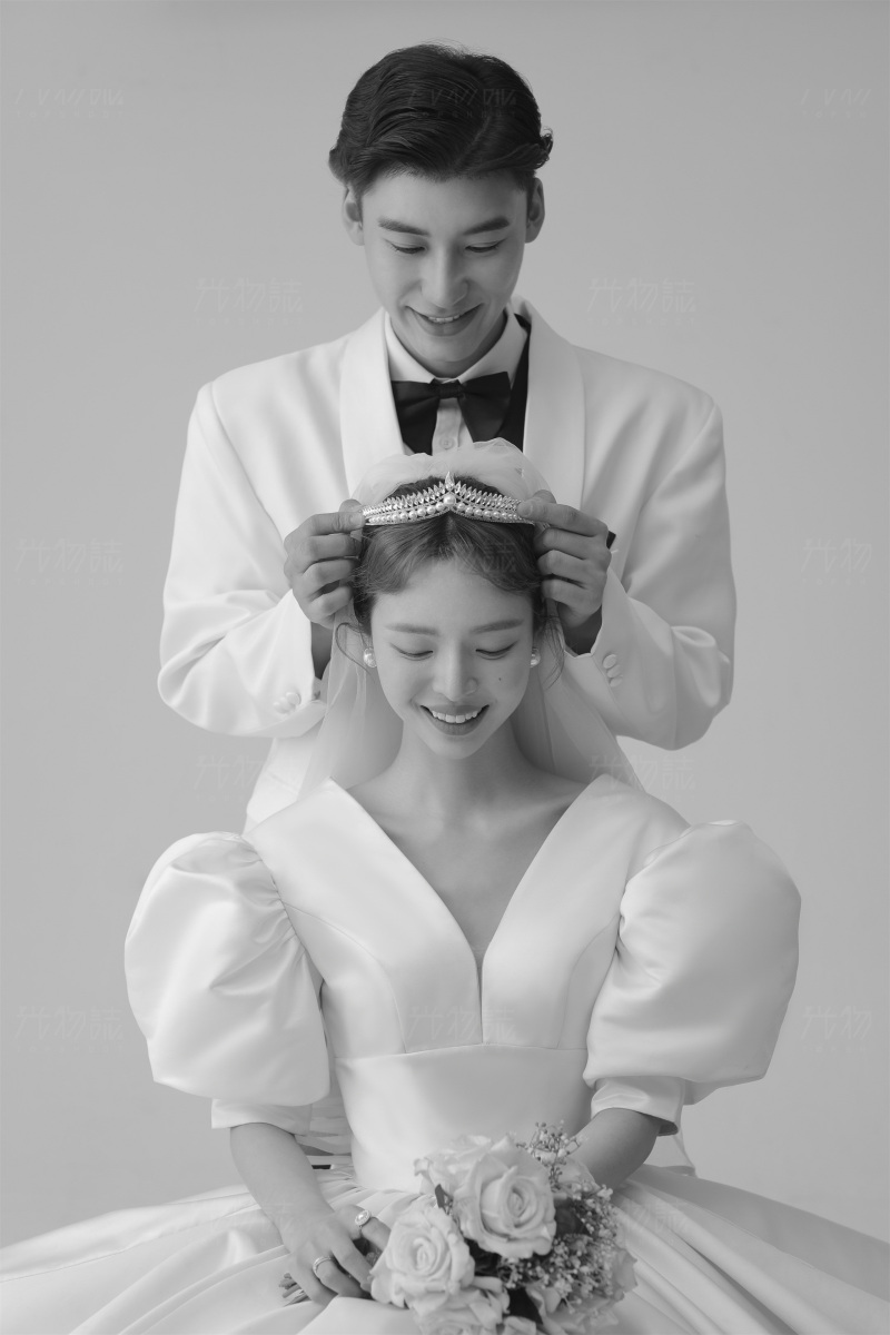撒狗粮啦~徐先生李女士极简棚拍婚纱照、极简棚拍、正林、眼睛就是测光仪，任何场地都能发挥成MVP、婚纱照