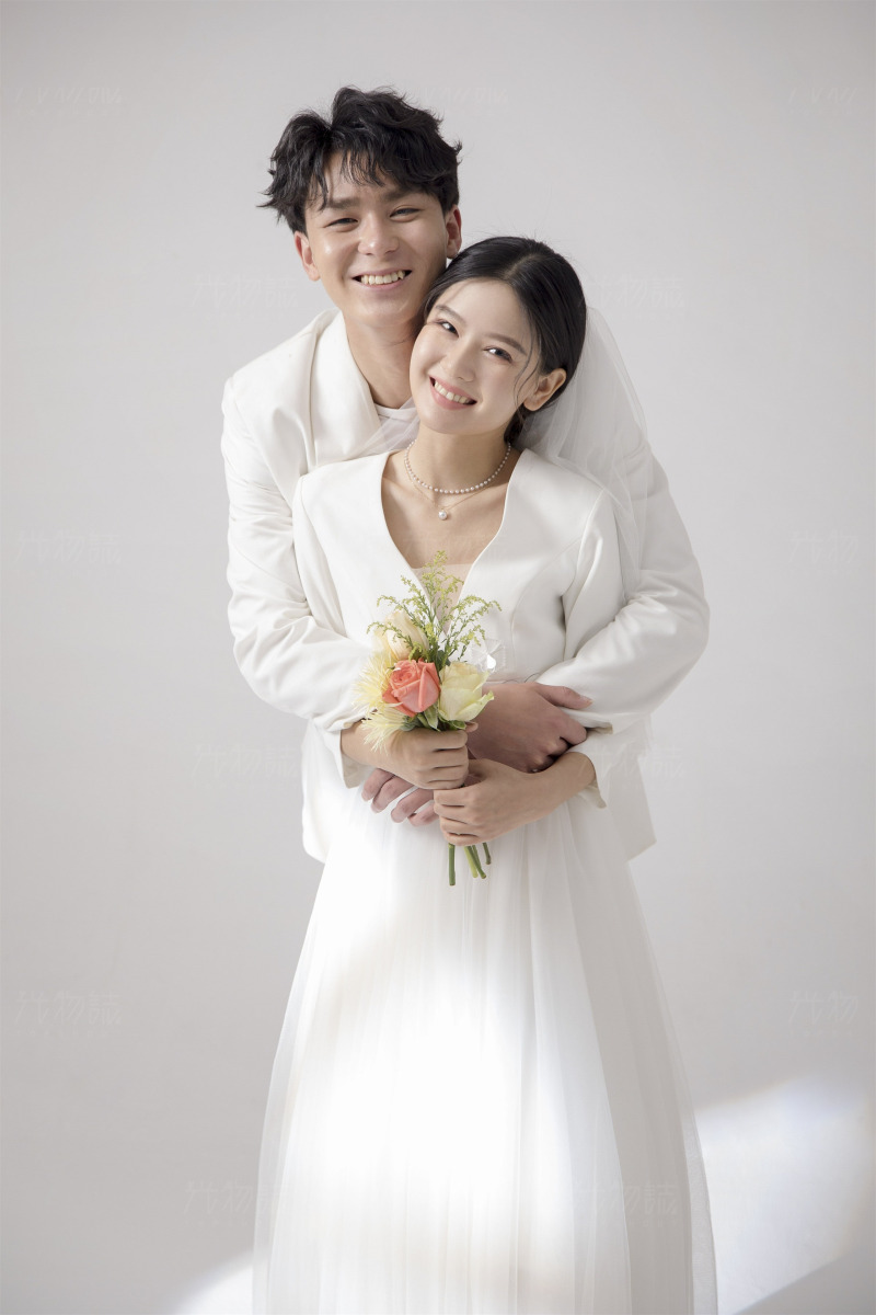 炒鸡甜~孙先生文女士极简棚拍婚纱照、极简棚拍、正林、眼睛就是测光仪，任何场地都能发挥成MVP、婚纱照