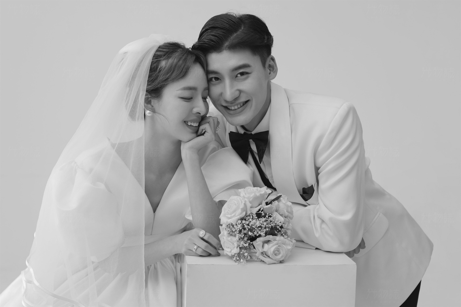 撒狗粮啦~徐先生李女士极简棚拍婚纱照、极简棚拍、正林、眼睛就是测光仪，任何场地都能发挥成MVP、婚纱照