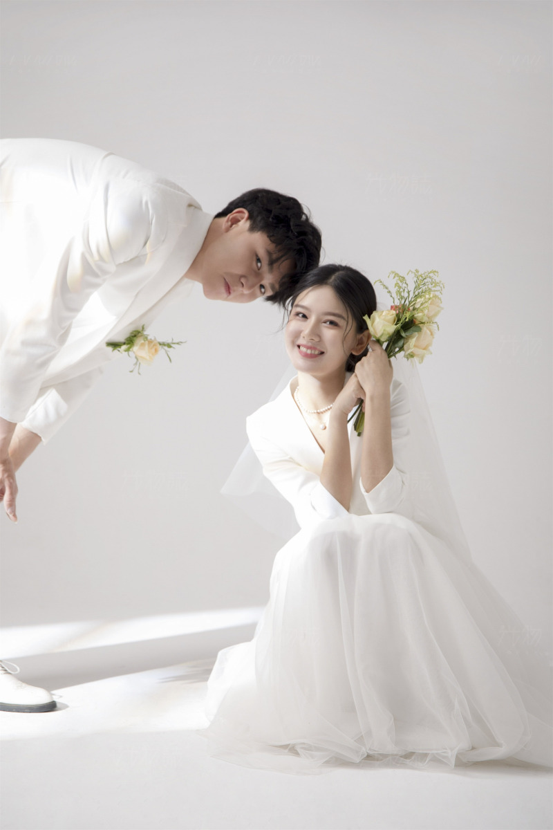 炒鸡甜~孙先生文女士极简棚拍婚纱照、极简棚拍、正林、眼睛就是测光仪，任何场地都能发挥成MVP、婚纱照