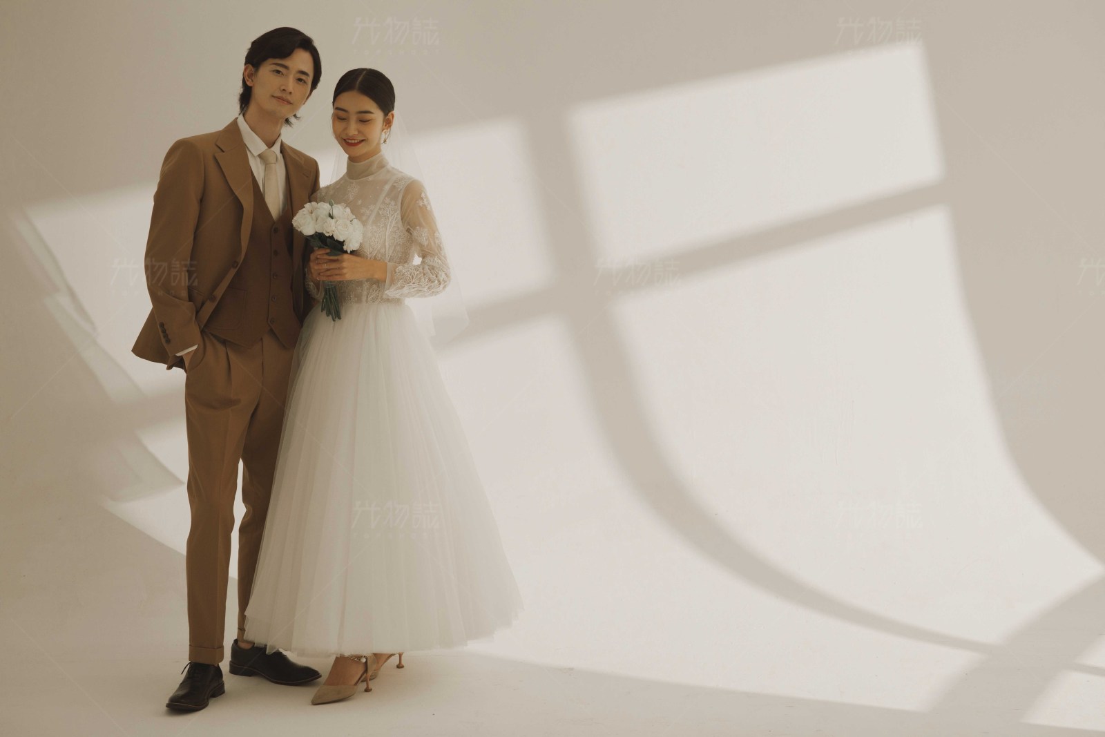 美到想哭1551李先生张女士极简棚拍婚纱照、极简棚拍、正林、眼睛就是测光仪，任何场地都能发挥成MVP、婚纱照
